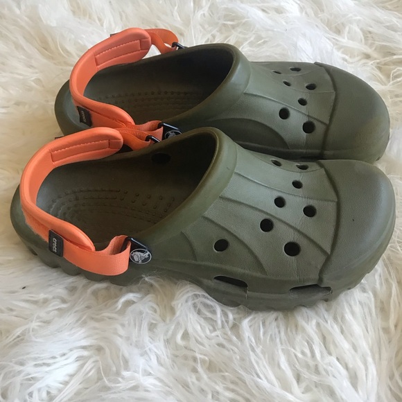 adjustable strap crocs